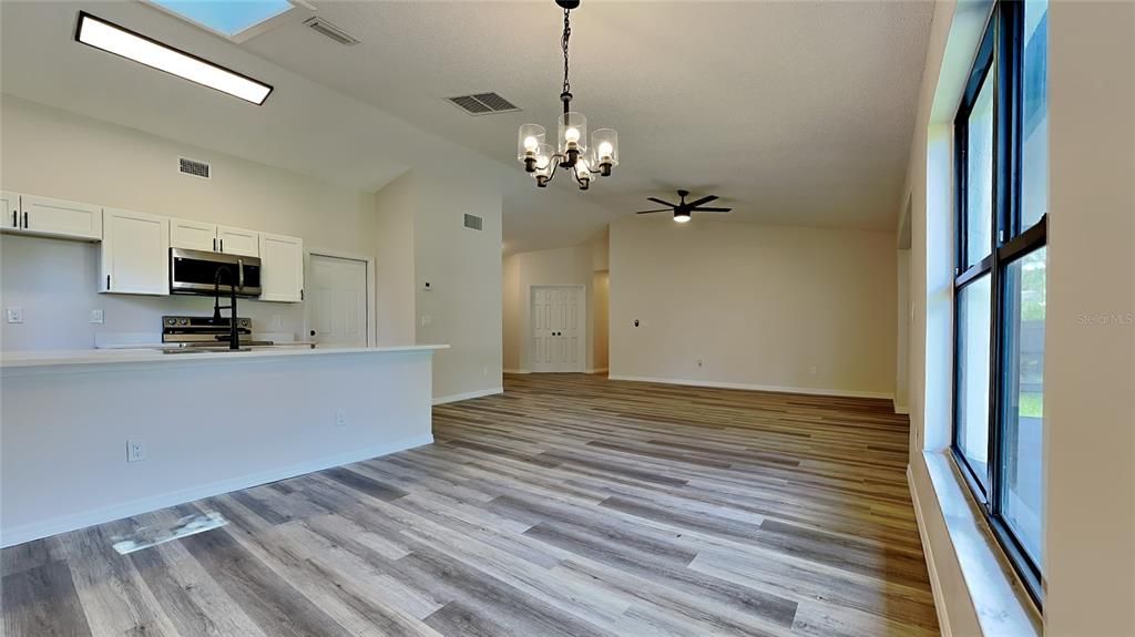 For Sale: $349,900 (3 beds, 2 baths, 1326 Square Feet)