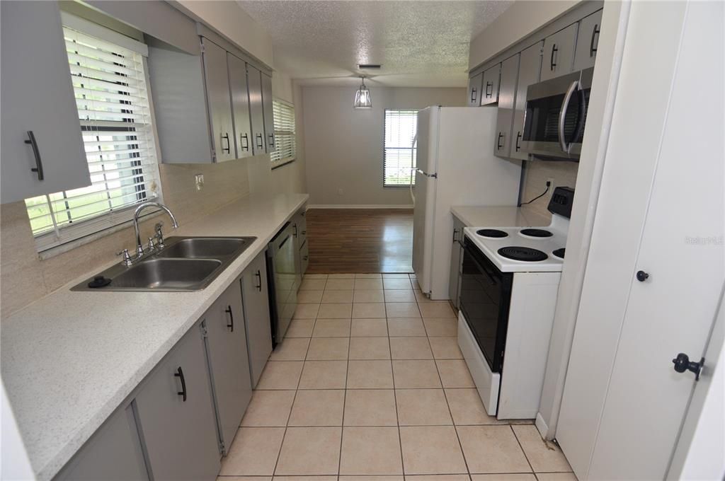 Recently Rented: $1,500 (2 beds, 1 baths, 1089 Square Feet)