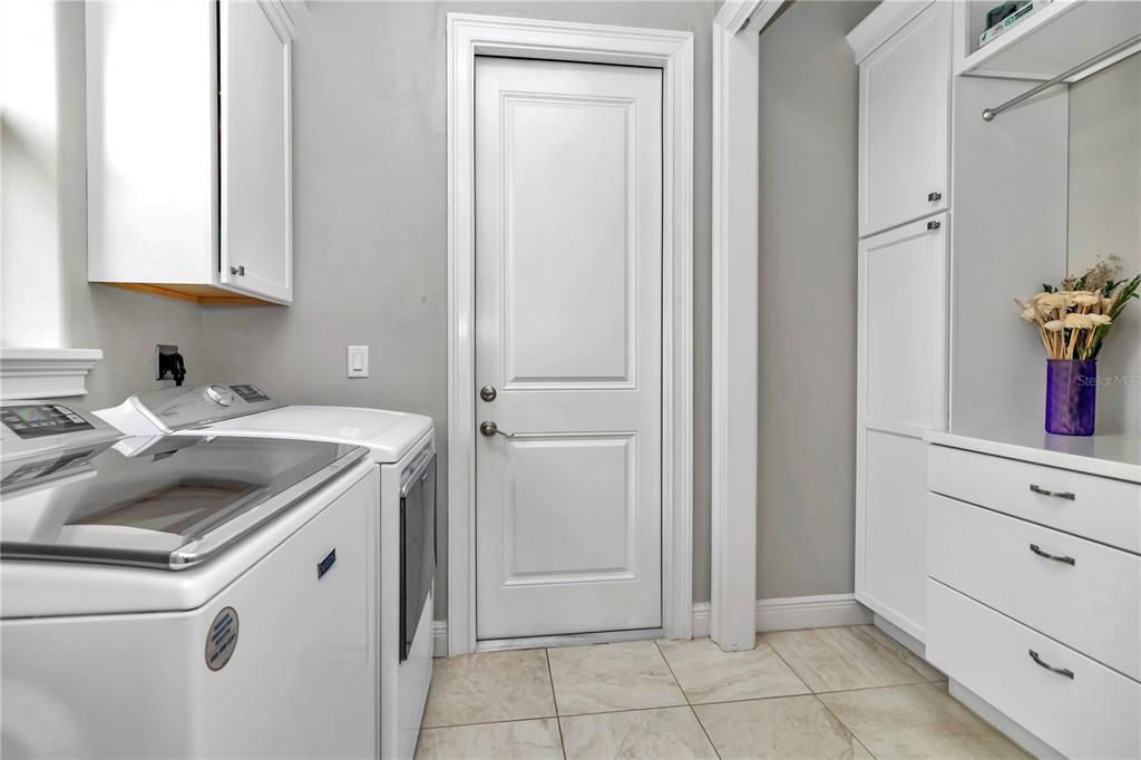 For Sale: $399,500 (3 beds, 2 baths, 1801 Square Feet)