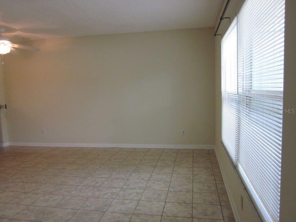 For Rent: $1,700 (3 beds, 1 baths, 1102 Square Feet)