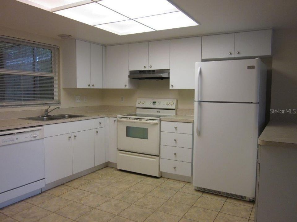 For Rent: $1,700 (3 beds, 1 baths, 1102 Square Feet)