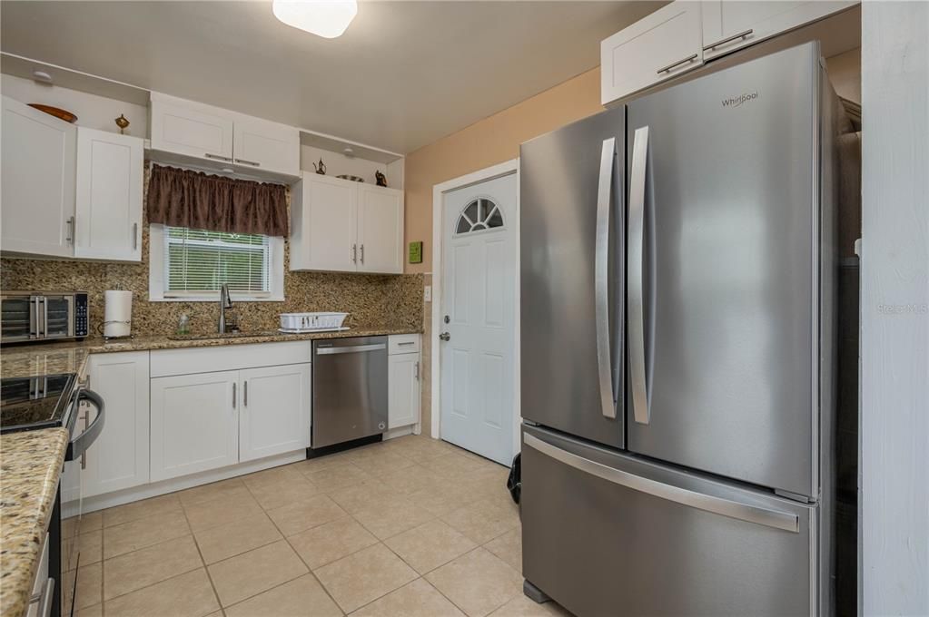 For Sale: $159,900 (2 beds, 1 baths, 976 Square Feet)