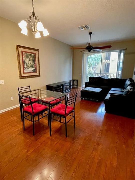 For Rent: $1,800 (2 beds, 2 baths, 1112 Square Feet)