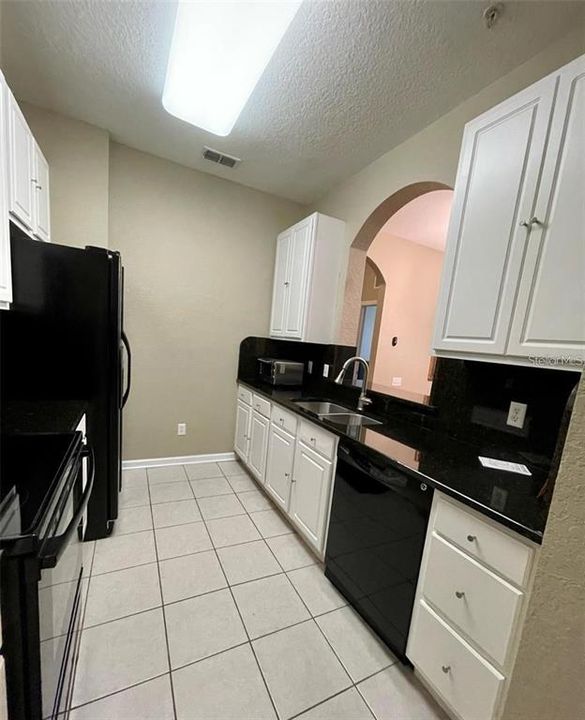 For Rent: $1,800 (2 beds, 2 baths, 1112 Square Feet)