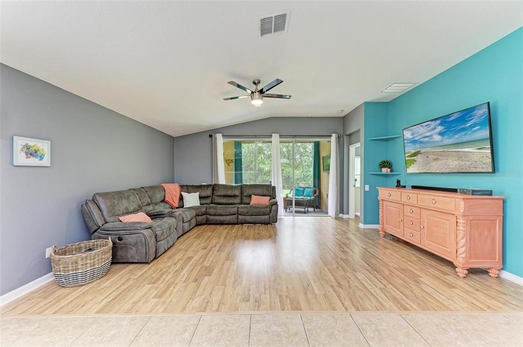 Active With Contract: $385,000 (3 beds, 2 baths, 1807 Square Feet)