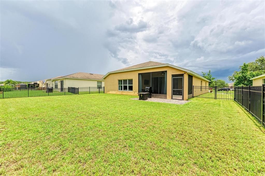 For Sale: $400,000 (3 beds, 2 baths, 1807 Square Feet)