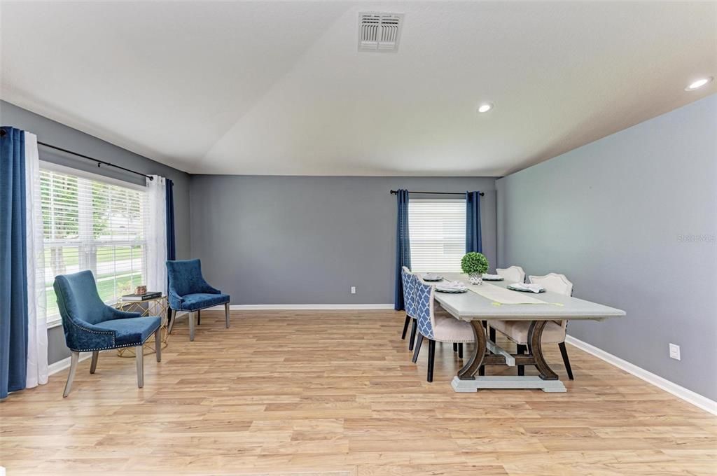 Active With Contract: $385,000 (3 beds, 2 baths, 1807 Square Feet)