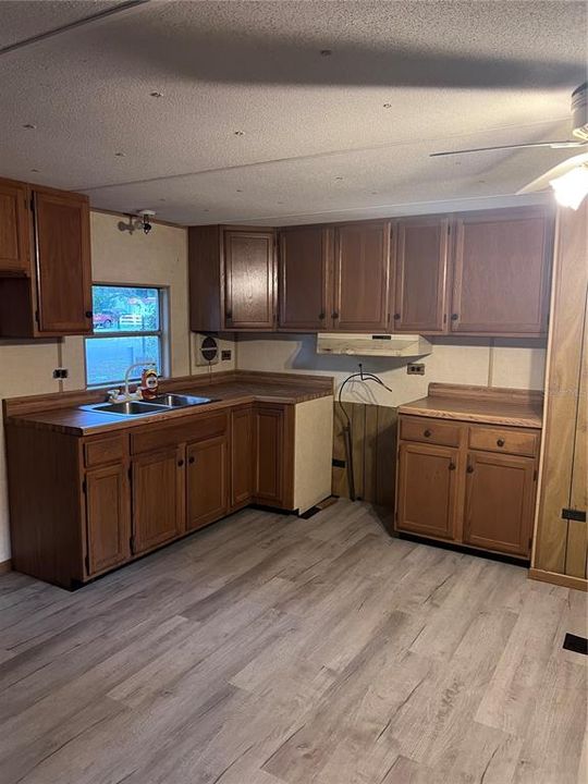 For Sale: $50,000 (2 beds, 1 baths, 728 Square Feet)