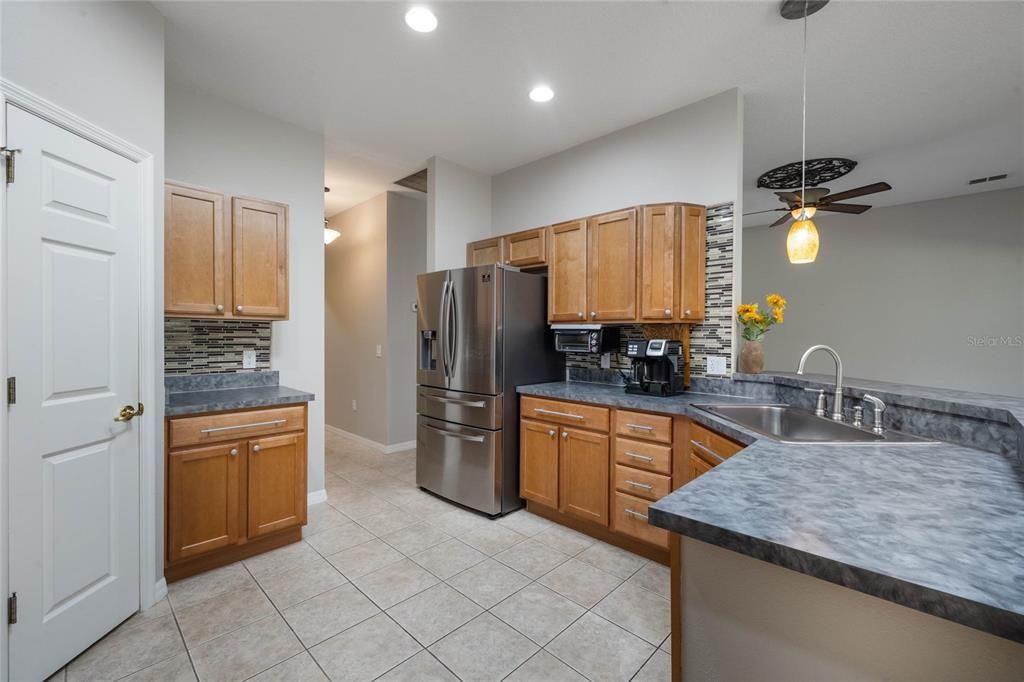 For Sale: $300,000 (2 beds, 2 baths, 1467 Square Feet)