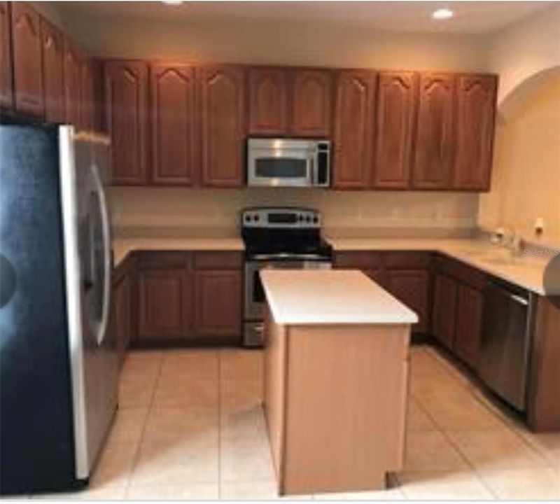 For Rent: $2,500 (3 beds, 2 baths, 1632 Square Feet)