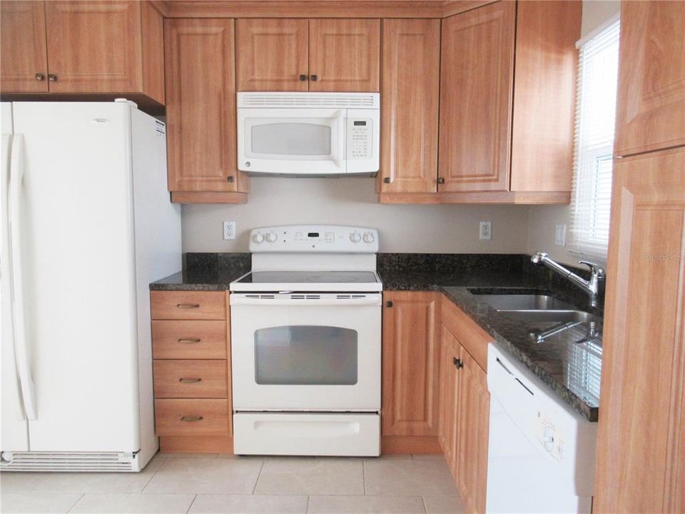 For Sale: $269,000 (2 beds, 2 baths, 1209 Square Feet)