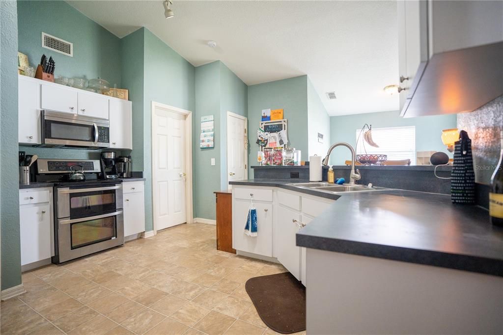 For Sale: $335,000 (3 beds, 2 baths, 1604 Square Feet)