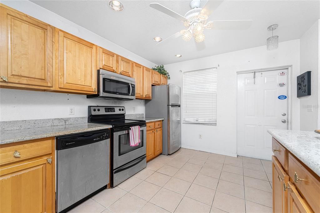 For Sale: $235,000 (2 beds, 2 baths, 1106 Square Feet)