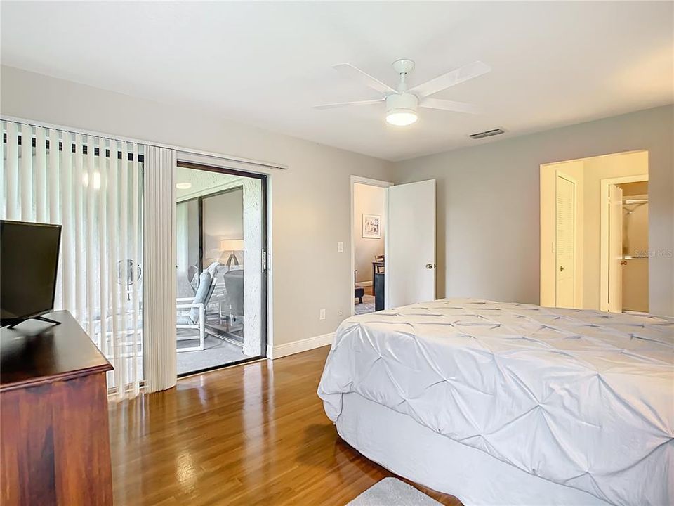 For Sale: $305,000 (2 beds, 2 baths, 1179 Square Feet)