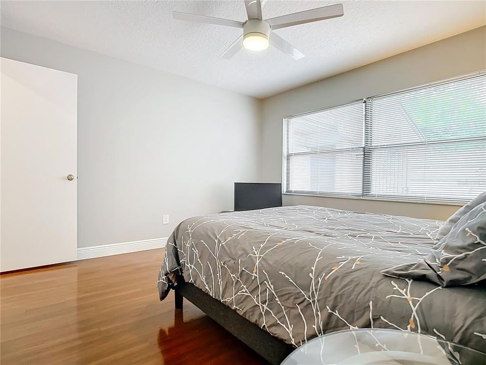 For Sale: $305,000 (2 beds, 2 baths, 1179 Square Feet)
