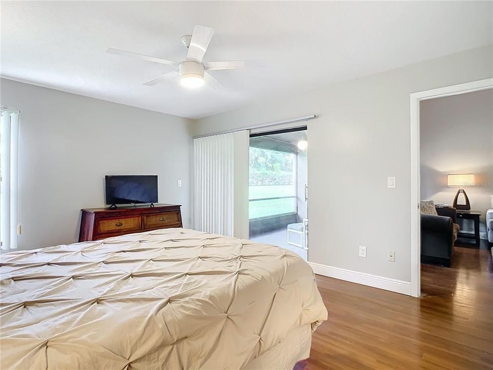 For Sale: $305,000 (2 beds, 2 baths, 1179 Square Feet)