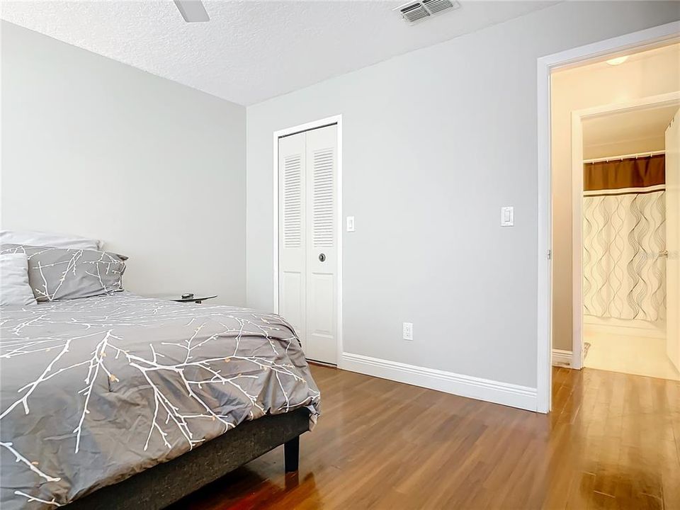 For Sale: $305,000 (2 beds, 2 baths, 1179 Square Feet)