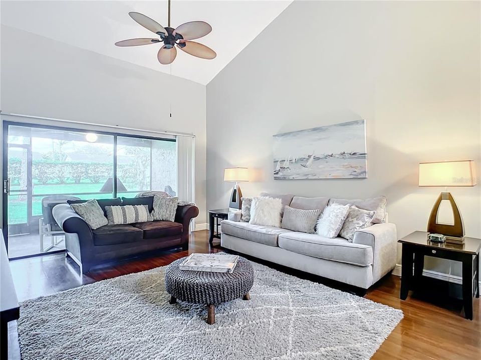 For Sale: $305,000 (2 beds, 2 baths, 1179 Square Feet)