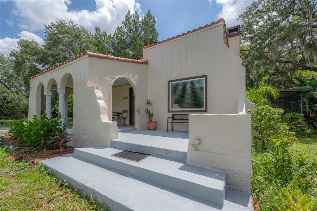 Recently Sold: $350,000 (2 beds, 2 baths, 1301 Square Feet)