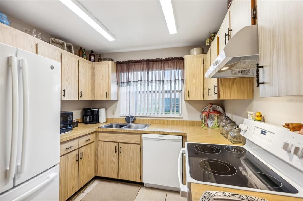 For Sale: $276,500 (2 beds, 2 baths, 1176 Square Feet)