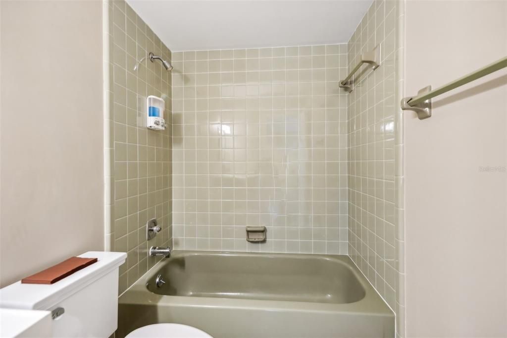 For Sale: $276,500 (2 beds, 2 baths, 1176 Square Feet)