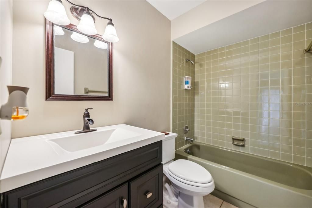 For Sale: $276,500 (2 beds, 2 baths, 1176 Square Feet)