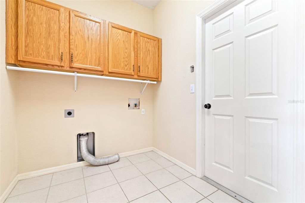 For Rent: $2,320 (4 beds, 2 baths, 2348 Square Feet)