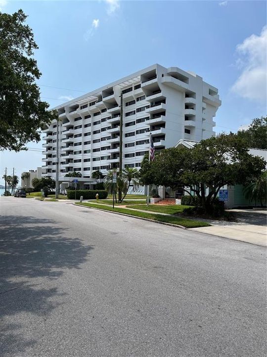 Front of Harbor Oaks Place Condo