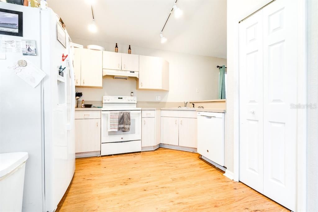 For Rent: $1,920 (3 beds, 2 baths, 1359 Square Feet)