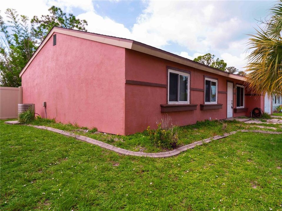 Active With Contract: $240,000 (3 beds, 2 baths, 1176 Square Feet)