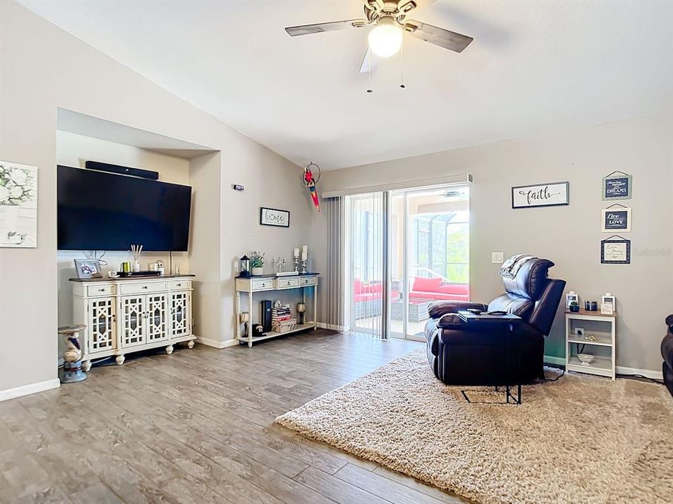 For Sale: $500,000 (3 beds, 2 baths, 1633 Square Feet)