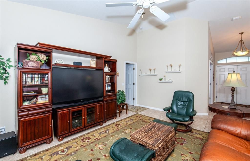 For Sale: $375,000 (3 beds, 2 baths, 1889 Square Feet)