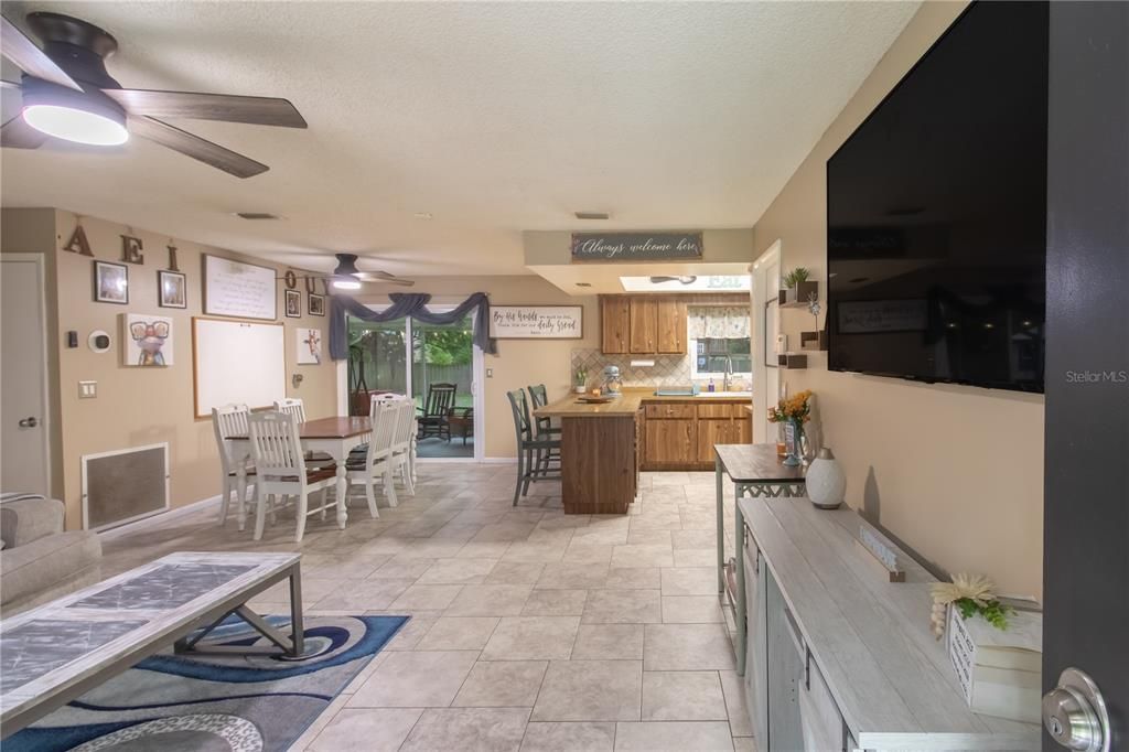 Active With Contract: $259,900 (3 beds, 2 baths, 1300 Square Feet)