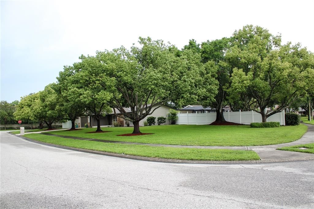 For Sale: $580,000 (4 beds, 2 baths, 1938 Square Feet)