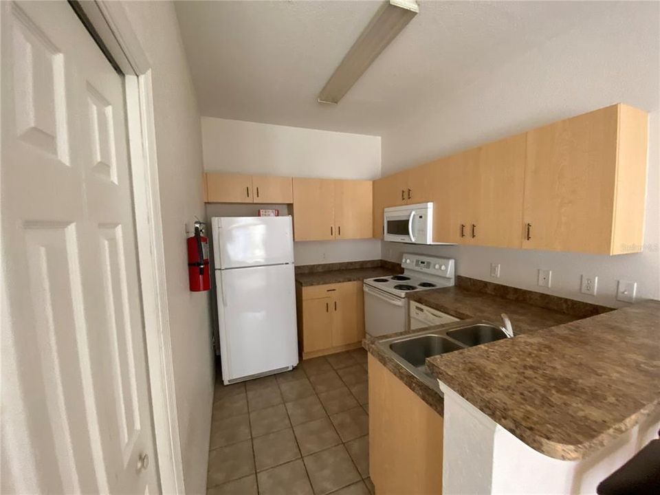 For Sale: $160,000 (2 beds, 2 baths, 812 Square Feet)