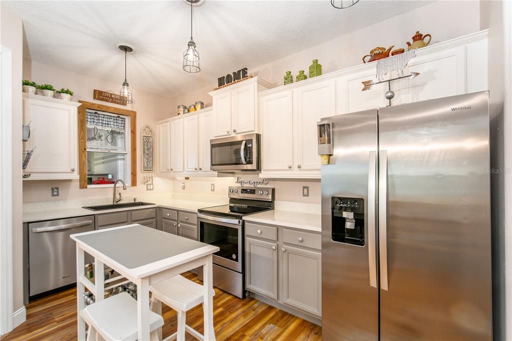 For Sale: $359,900 (3 beds, 2 baths, 1834 Square Feet)