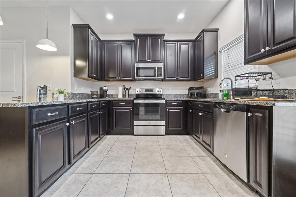 Active With Contract: $2,150 (2 beds, 2 baths, 1394 Square Feet)