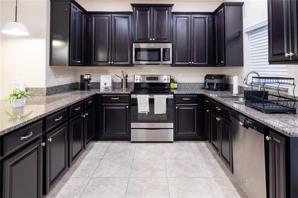 Active With Contract: $2,150 (2 beds, 2 baths, 1394 Square Feet)