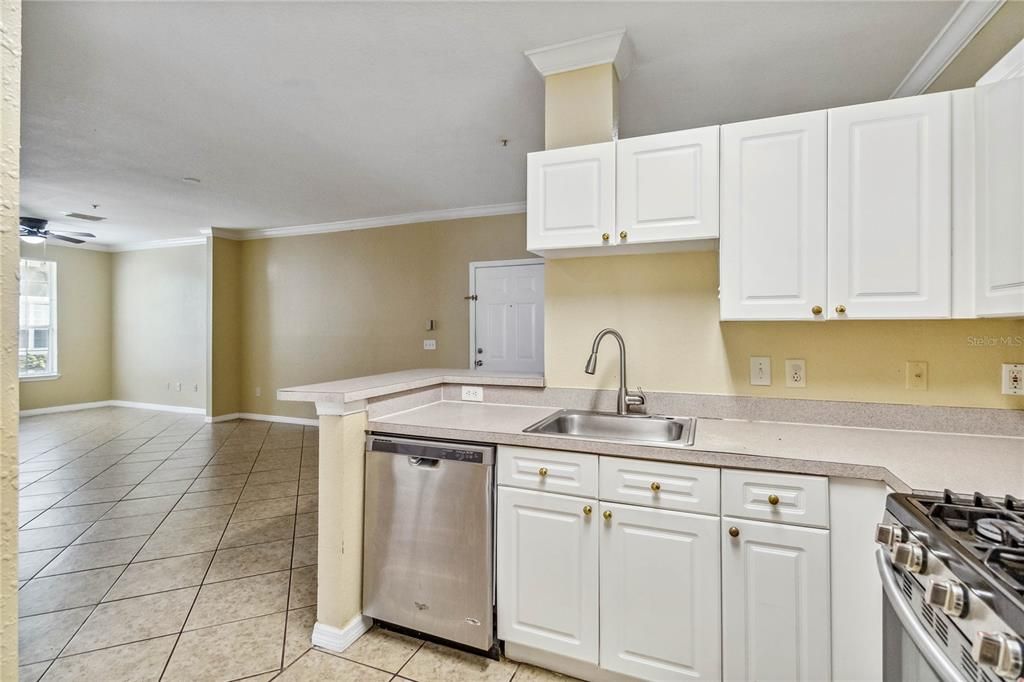 For Sale: $215,000 (2 beds, 2 baths, 1129 Square Feet)