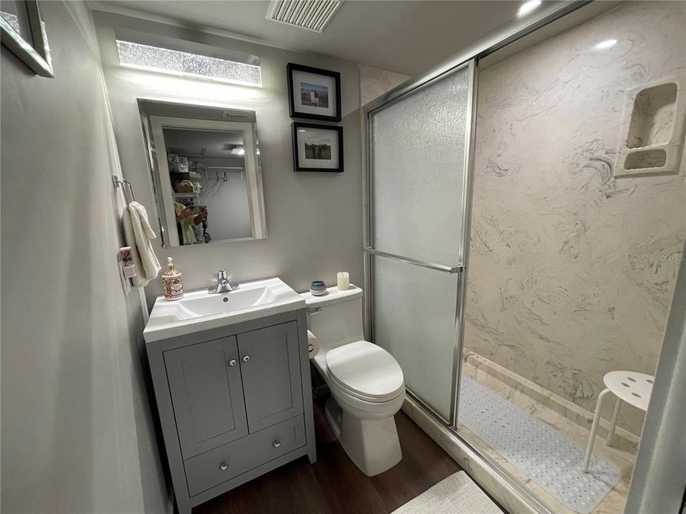 待售: $245,000 (2 贝兹, 2 浴室, 1461 平方英尺)