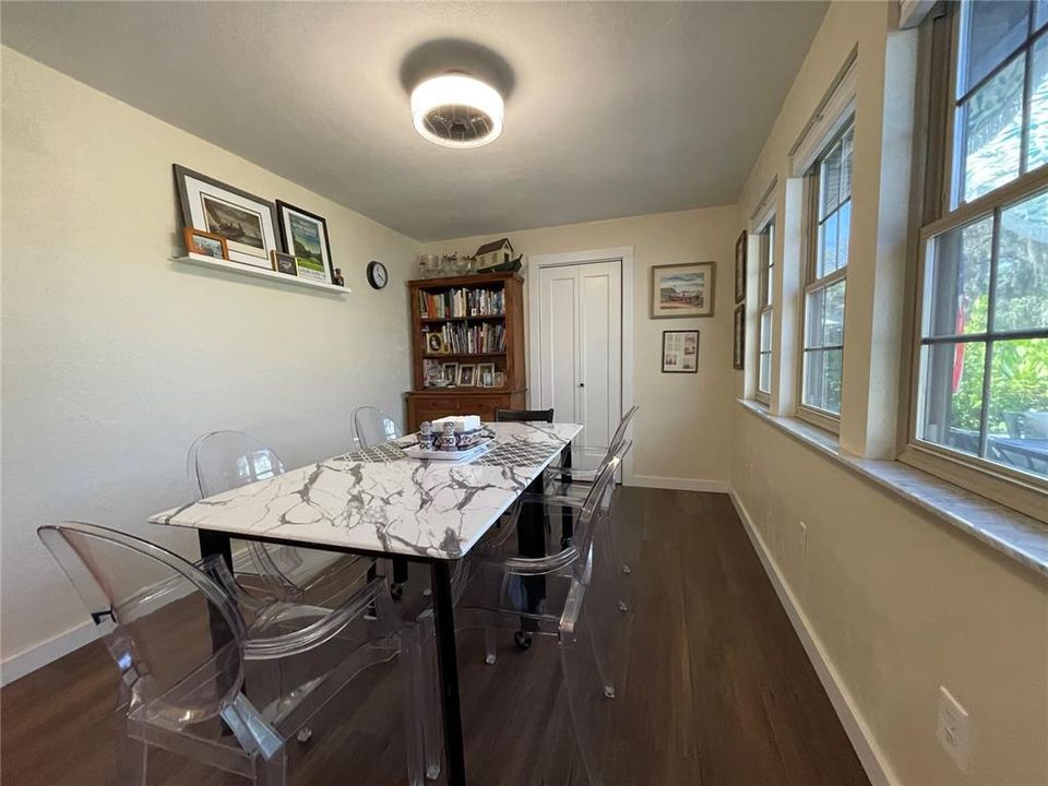 For Sale: $245,000 (2 beds, 2 baths, 1461 Square Feet)