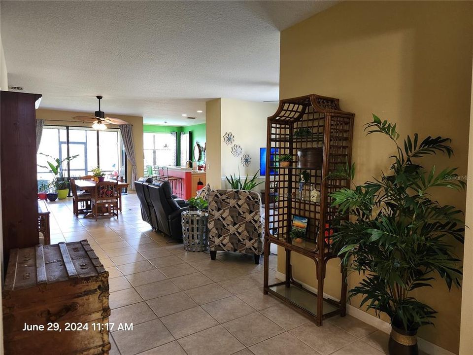 For Rent: $2,675 (4 beds, 2 baths, 2102 Square Feet)