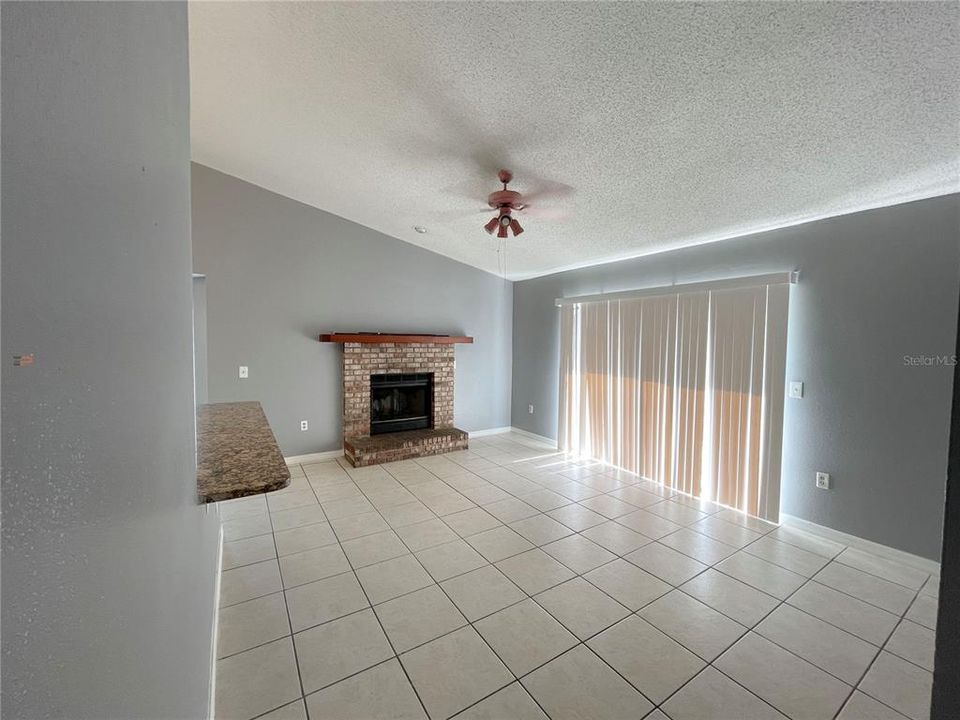 For Rent: $2,800 (4 beds, 2 baths, 1936 Square Feet)