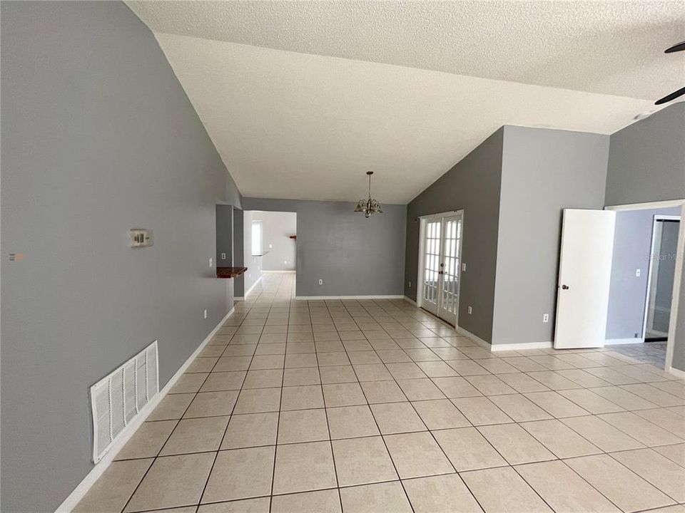 For Rent: $2,800 (4 beds, 2 baths, 1936 Square Feet)