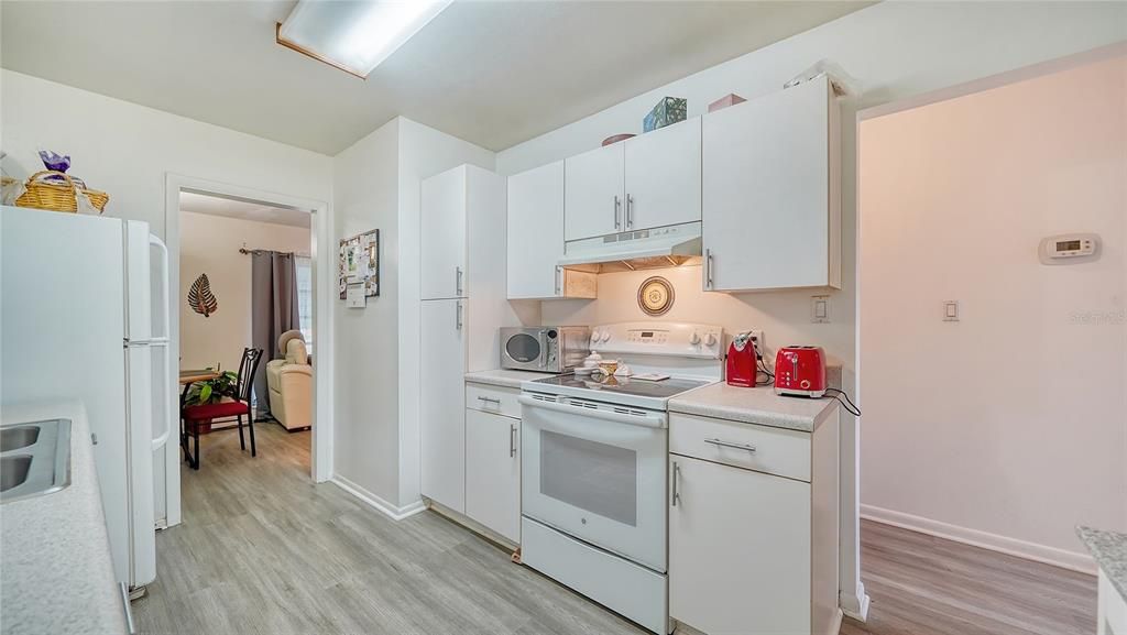 Active With Contract: $299,900 (2 beds, 1 baths, 1097 Square Feet)