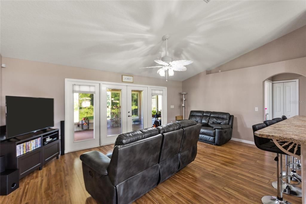 For Sale: $379,900 (3 beds, 2 baths, 1693 Square Feet)