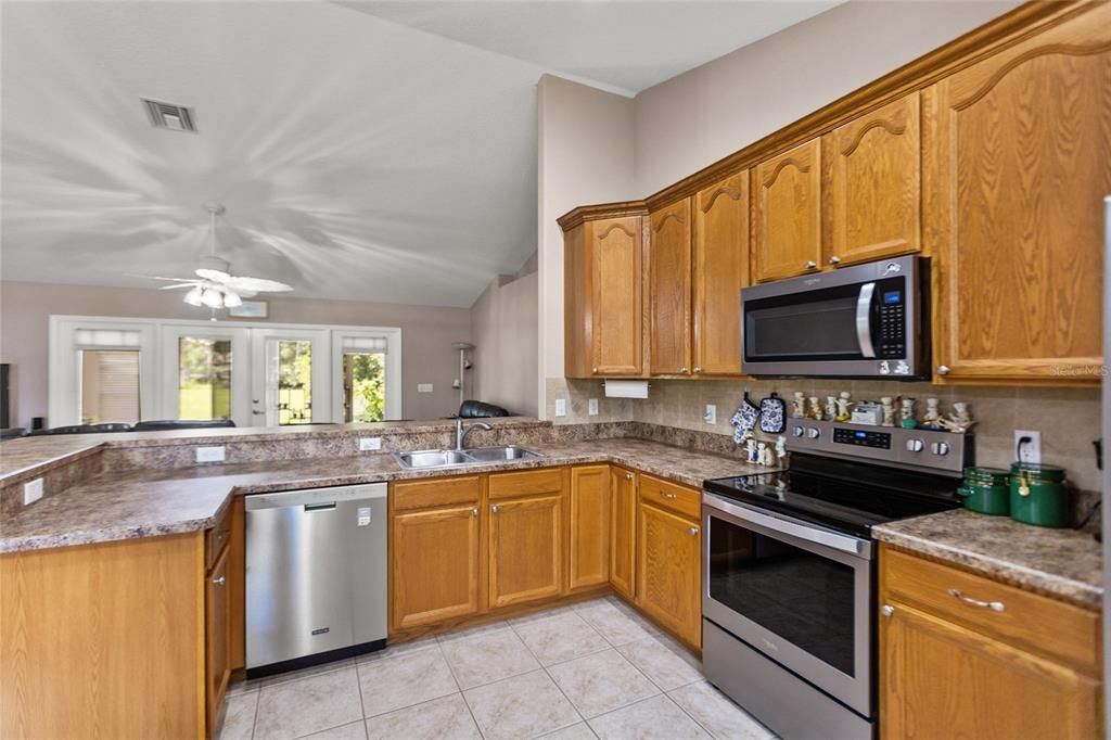 For Sale: $379,900 (3 beds, 2 baths, 1693 Square Feet)