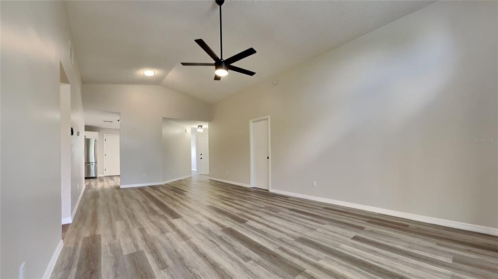 Active With Contract: $375,000 (3 beds, 2 baths, 1474 Square Feet)