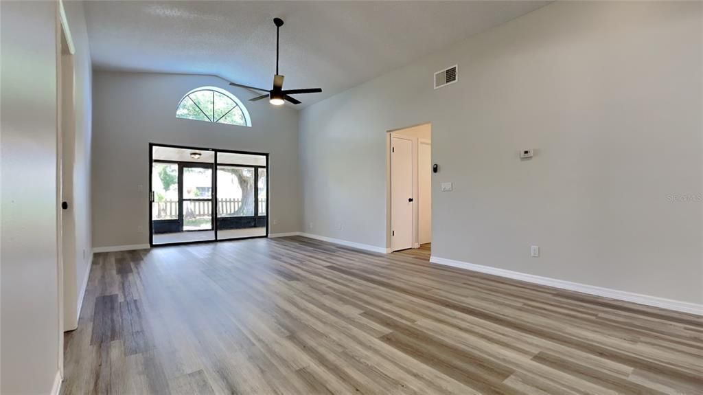 Active With Contract: $375,000 (3 beds, 2 baths, 1474 Square Feet)