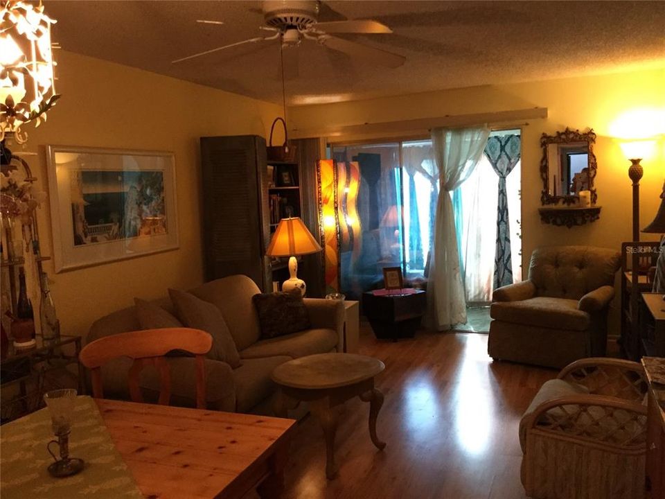 For Sale: $119,000 (1 beds, 1 baths, 700 Square Feet)